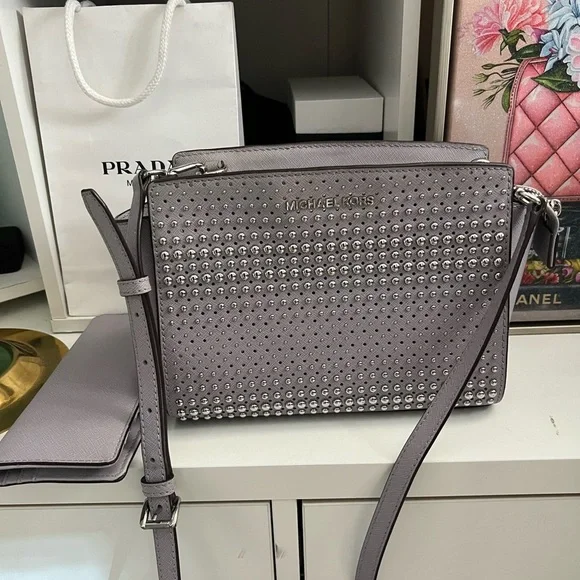 Michael Kors Gray Studded Shoulder Bag & Wallet Bundle Set - Picture 4 of 4